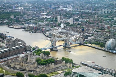 Londra Kulesi 'nin ve Londra' daki Tower Hill Memorial 'ın havadan görüntüsü..