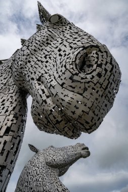 Kelpieler, İskoç Falkirk ve Grangemouth kasabaları arasındaki devasa çelik at kafalarıdır..