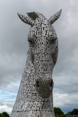 Kelpieler, İskoç Falkirk ve Grangemouth kasabaları arasındaki devasa çelik at kafalarıdır..