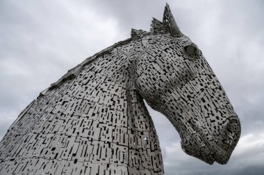 Kelpieler, İskoç Falkirk ve Grangemouth kasabaları arasındaki devasa çelik at kafalarıdır..