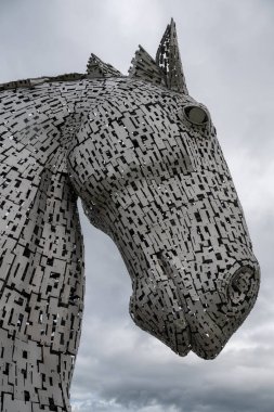 Kelpieler, İskoç Falkirk ve Grangemouth kasabaları arasındaki devasa çelik at kafalarıdır..