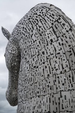 Kelpieler, İskoç Falkirk ve Grangemouth kasabaları arasındaki devasa çelik at kafalarıdır..