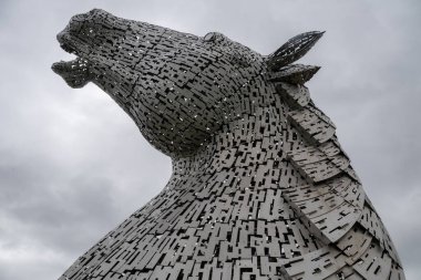 Kelpieler, İskoç Falkirk ve Grangemouth kasabaları arasındaki devasa çelik at kafalarıdır..