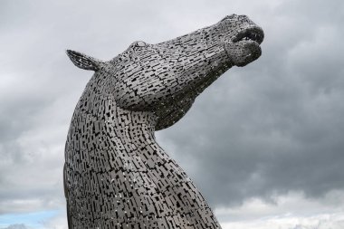 Kelpieler, İskoç Falkirk ve Grangemouth kasabaları arasındaki devasa çelik at kafalarıdır..