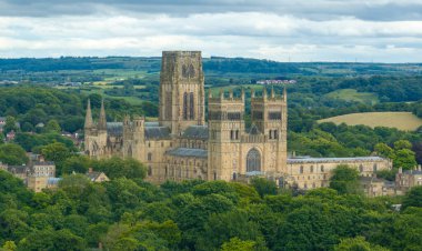 Durham Katedrali 'nin ve İngiltere' nin Durham Kalesi 'nin hava görüntüsü.