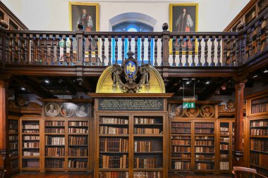 Durham, İngiltere - 2 Temmuz 2024: Bishop Cosin 's Library, esasen Episcopalis Dunelmensis, İngiltere' nin Durham kentinde kurulmuş tarihi bir kütüphanedir..