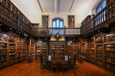 Durham, İngiltere - 2 Temmuz 2024: Bishop Cosin 's Library, esasen Episcopalis Dunelmensis, İngiltere' nin Durham kentinde kurulmuş tarihi bir kütüphanedir..