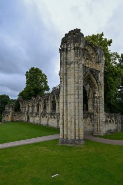 Mermer Benedictine Manastırı 'nın kalıntıları, York, İngiltere' deki St. Mary Manastırı..