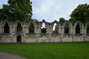 Mermer Benedictine Manastırı 'nın kalıntıları, York, İngiltere' deki St. Mary Manastırı..