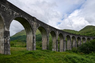 Glenfinnan Viyadük 1897-1901 yılları arasında İskoçya 'nın Glenfinnan kentindeki West Highland Hattı' nda inşa edilmiş bir demiryolu viyadüküdür..