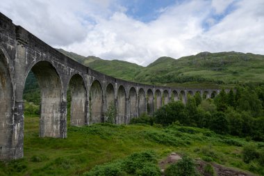 Glenfinnan Viyadük 1897-1901 yılları arasında İskoçya 'nın Glenfinnan kentindeki West Highland Hattı' nda inşa edilmiş bir demiryolu viyadüküdür..