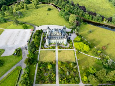 Argyll ve Bute 'deki Inveraray Kalesi' nin havadan görüntüsü. Argyll Dükü 'nün mekanı..
