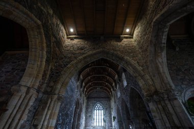 Iona, İngiltere - 10 Haziran 2024: Iona Abbey ve Nunnery. Bir Benedictine manastırı, M.S. 563 'te St. Columba tarafından kurulan manastırda kuruldu..