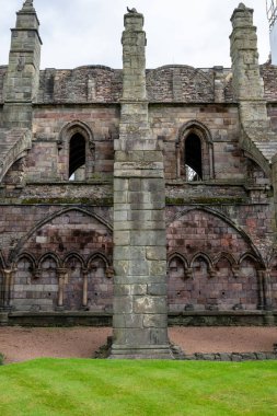 Holyrood Yıkıntısı Manastırı, Edinburgh, İngiltere 'deki Holyrood Sarayı' nın yanında..