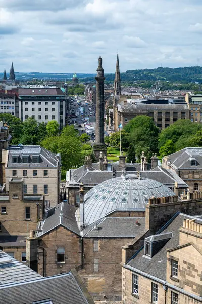 Edinburgh, İskoçya 'daki St. Andrew Meydanı' ndaki Melville Anıtı..