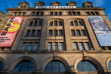 Edinburgh, İngiltere - 16 Temmuz 2024: Edinburgh, İngiltere 'deki Princes Street Road' dan Şehir Sanat Merkezi.