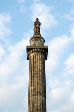 Edinburgh, İskoçya 'daki St. Andrew Meydanı' ndaki Melville Anıtı..