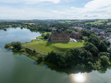 Linlithgow Manastırı 'nın havadan görünüşü ve Edinburgh yakınlarındaki Linlithgow Sarayı kalıntıları..