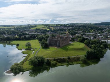 Linlithgow Manastırı 'nın havadan görünüşü ve Edinburgh yakınlarındaki Linlithgow Sarayı kalıntıları..