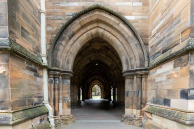 Glasgow Üniversitesi, İskoçya, Birleşik Krallık. Papalık boğası tarafından 1451 yılında kurulan üniversite, İngilizce konuşulan dünyanın en eski dördüncü üniversitesi ve İskoçya 'nın en eski dört üniversitesinden biridir..