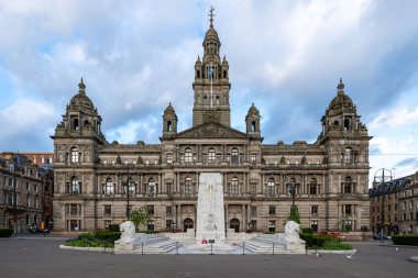 George Square Cenotaph Anıtı İngiltere 'nin Glasgow kentinde Birinci Dünya Savaşı kurbanlarının anısına dikildi..