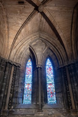 Glasgow, İngiltere - 13 Temmuz 2024: İskoçya 'nın en eski katedrali olan İskoçya Gotik mimarisinin yer aldığı Glasgow Katedrali.