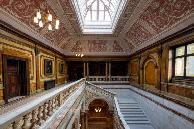 Glasgow, İngiltere - 12 Haziran 2024: Glasgow City Chambers binası. 1888 'de tamamlanan ve George Meydanı' na bakan Glasgow Şehir Meclisi şehrin en prestijli binalarından biridir..