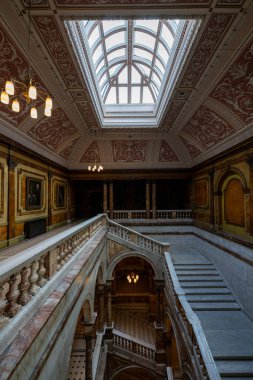 Glasgow, İngiltere - 12 Haziran 2024: Glasgow City Chambers binası. 1888 'de tamamlanan ve George Meydanı' na bakan Glasgow Şehir Meclisi şehrin en prestijli binalarından biridir..
