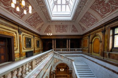 Glasgow, İngiltere - 12 Haziran 2024: Glasgow City Chambers binası. 1888 'de tamamlanan ve George Meydanı' na bakan Glasgow Şehir Meclisi şehrin en prestijli binalarından biridir..