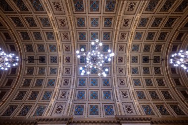 Glasgow, İngiltere - 12 Haziran 2024: Glasgow City Chambers binası. 1888 'de tamamlanan ve George Meydanı' na bakan Glasgow Şehir Meclisi şehrin en prestijli binalarından biridir..