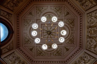 Glasgow, İngiltere - 12 Haziran 2024: Glasgow City Chambers binası. 1888 'de tamamlanan ve George Meydanı' na bakan Glasgow Şehir Meclisi şehrin en prestijli binalarından biridir..