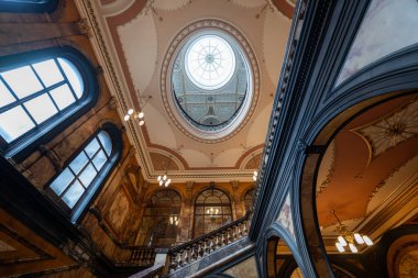 Glasgow, İngiltere - 12 Haziran 2024: Glasgow City Chambers binası. 1888 'de tamamlanan ve George Meydanı' na bakan Glasgow Şehir Meclisi şehrin en prestijli binalarından biridir..