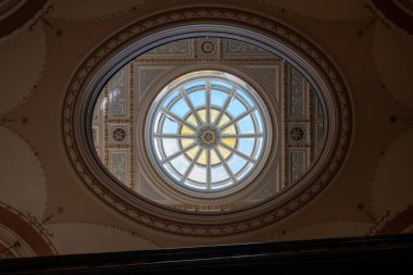 Glasgow, İngiltere - 12 Haziran 2024: Glasgow City Chambers binası. 1888 'de tamamlanan ve George Meydanı' na bakan Glasgow Şehir Meclisi şehrin en prestijli binalarından biridir..