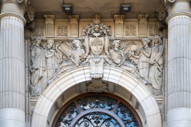 Glasgow City Chambers binası. 1888 'de tamamlanan ve George Meydanı' na bakan Glasgow Şehir Meclisi şehrin en prestijli binalarından biridir..