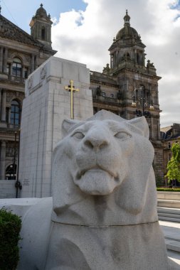 George Square Cenotaph Anıtı İngiltere 'nin Glasgow kentinde Birinci Dünya Savaşı kurbanlarının anısına dikildi..