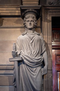 Glasgow, İngiltere - 12 Haziran 2024: Glasgow City Chambers binası. 1888 'de tamamlanan ve George Meydanı' na bakan Glasgow Şehir Meclisi şehrin en prestijli binalarından biridir..
