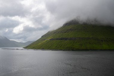 Danimarka 'nın Faroe Adaları' ndaki Kunoy adasının havadan görünüşü.
