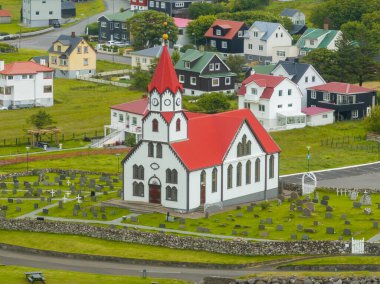 Sandavagur, Faroe Adaları 'ndaki Sandavags Kilisesi' nin hava görüntüsü.