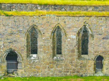 Magnus Katedrali (Kirkjubomururin) - Faroe Adaları. Faroe Adaları 'ndaki Streymoy Adası' ndaki Kirkjubour köyünde yıkılmış bir katedral..