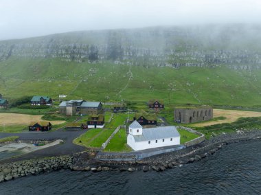 Magnus Katedrali (Kirkjubomururin) - Faroe Adaları. Faroe Adaları 'ndaki Streymoy Adası' ndaki Kirkjubour köyünde yıkılmış bir katedral..