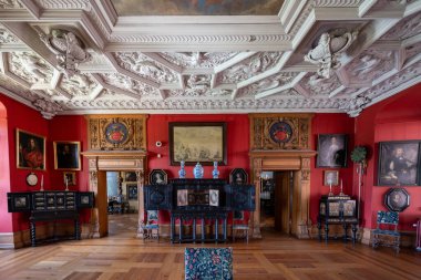 Hillerod, Danimarka - 28 Haziran 2024: Frederiksborg Sarayı, Hillerod, Danimarka 'da bir saraydır. Kral IV. Christian için bir kraliyet sarayı olarak inşa edildi ve şimdi bir ulusal tarih müzesi..