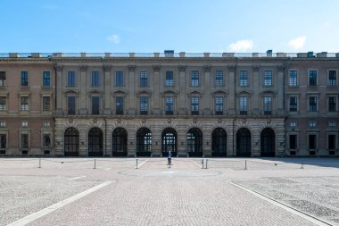 Stockholm, İsveç - 2 Ağustos 2024: Kraliyet Sarayı (Kungliga yuvası). Stockholm Kraliyet Sarayı, Majesteleri Kral 'ın resmi ikametgahıdır..