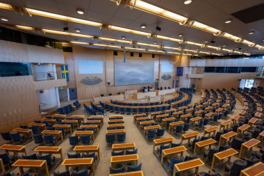 Stockholm, İsveç - 5 Ağustos 2024 Stockholm 'deki sembolik Parlamento Binası çarpıcı mimari ve tarihsel önemi sergiliyor..