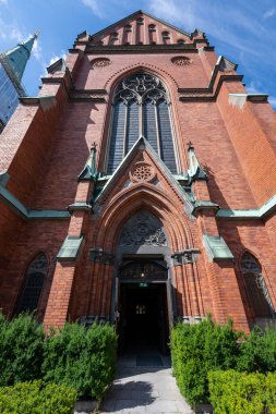 St. John Kilisesi 'nin dışı. Neo-Gotik tarzdaki tuğla kilise mimar Carl Moller tarafından 1884-1890 yılları arasında inşa edildi ve 25 Mayıs 1890 'da hizmete girdi..
