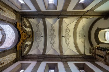 Porto, Portekiz - 9 Ağustos 2024: Portekiz, Portekiz 'deki St. Nicholas Kilisesi Cephesi.