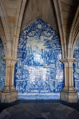 Porto, Portekiz - 10 Ağustos 2024: Porto Katedrali Se do Porto. Katedral şehrin en eski anıtlarından biridir..