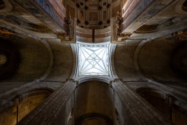 Porto, Portekiz - 10 Ağustos 2024: Porto Katedrali Se do Porto. Katedral şehrin en eski anıtlarından biridir..