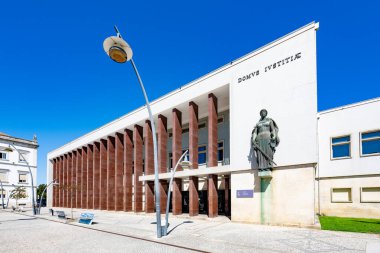 Aveiro, Portekiz - 16 Ağustos 2024: Portekiz Aveiro Bölgesi Yargı Mahkemesi.