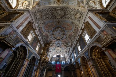 Lizbon, Portekiz - 20 Ağustos 2024: Saint Catherine Kilisesi Tavanı, Lizbon 'daki en güzel 17. yüzyıl barok tarzı..