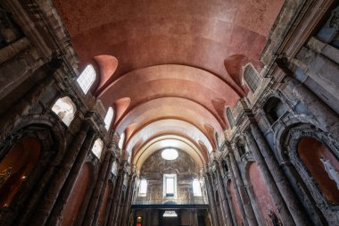 Lizbon, Portekiz - 20 Ağustos 2024: Lizbon, Portekiz 'in güzel Saint Dominic Kilisesi